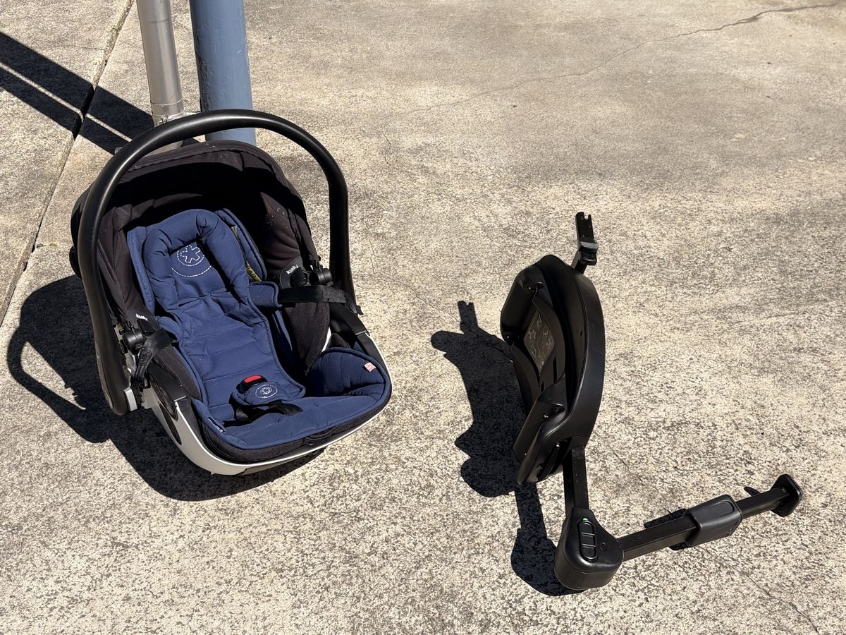 Kiddy Seggiolini per auto: Babyschale Kiddy Evolution Pro mit Isofix Basis schwarz – Usato da Gebenstorf venduto da trustedsale 1