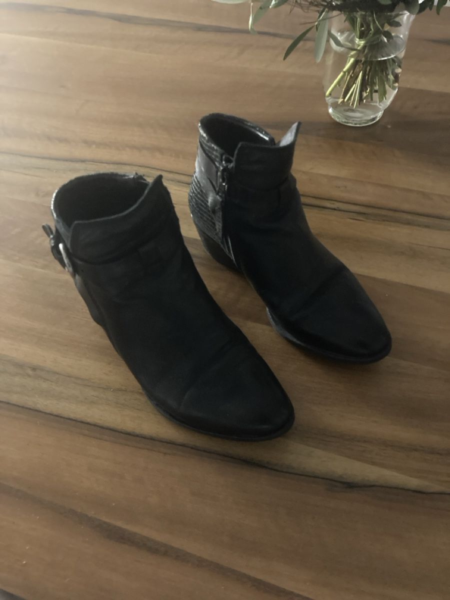 Scarpe da donna: Schwarze Leder-Stiefeletten Gr. 36 – Usato da Niederscherli venduto da Doene0