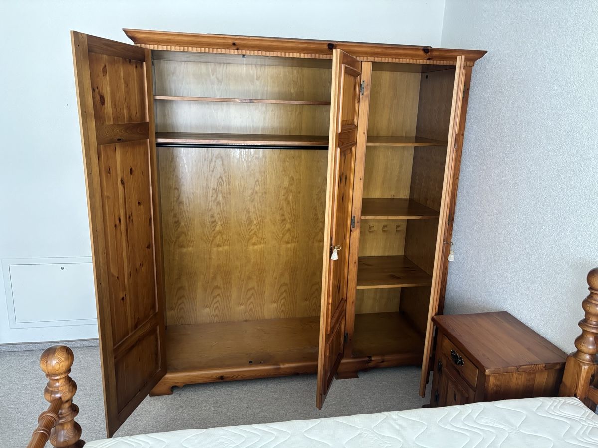 Armadi: Kleiderschrank Holz – Usato da Weisslingen venduto da Ysmolian 1