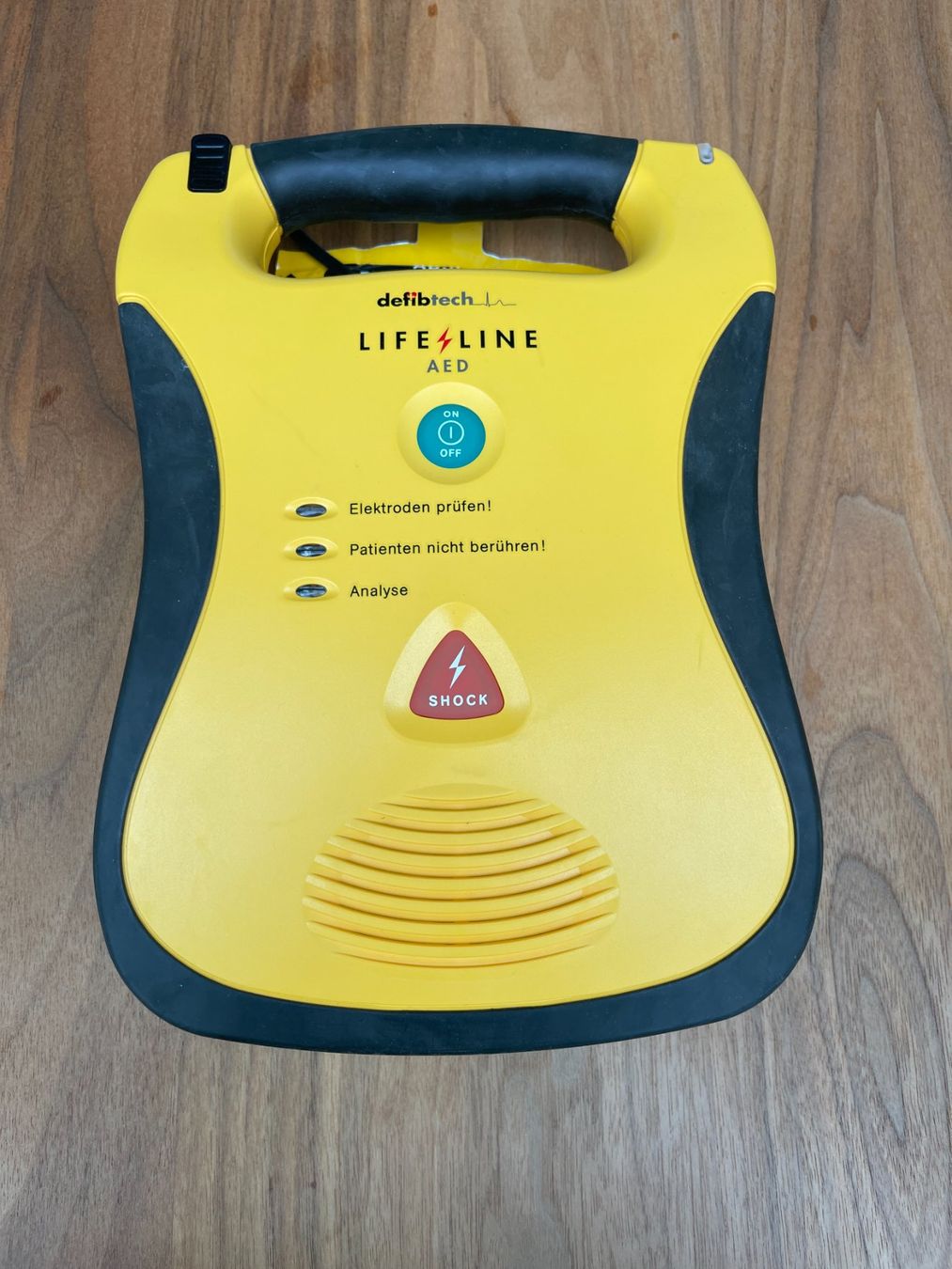 Medizinische Geräte: Defibrillator Lifeline DCF-E100 – Neu und originalverpackt aus Rudolfstetten von Fast66
