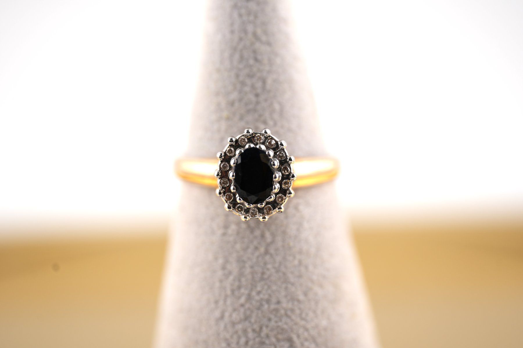 Anelli: Goldring 14K mit Saphir und Diamanten – Usato da Basel venduto da Vip24