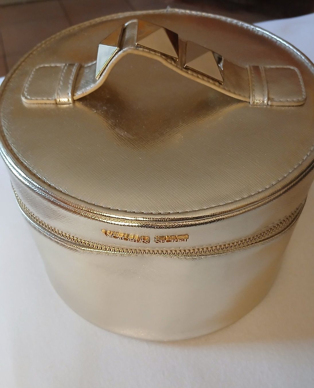 Victoria's Secret Kosmetikkoffer: VICTORIA'S SECRET BEAUTY CASE Gold – Gebraucht aus Villa Luganese von luxlady 1
