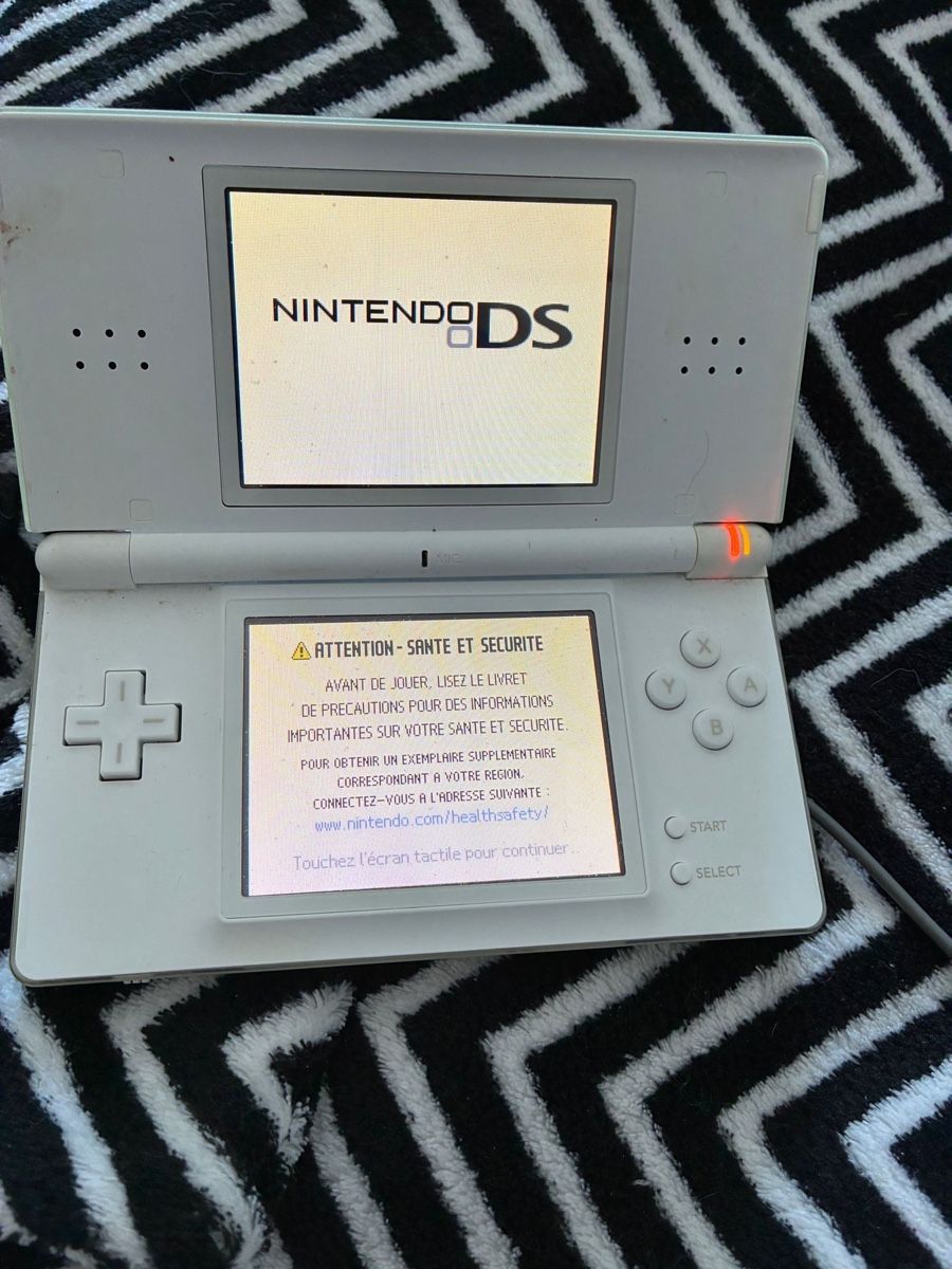 Nintendo Console: Console Nintendo DS Lite blanche avec jeu Anno 1701 – Usato da St-Légier-Chiésaz venduto da MarionMassard 3