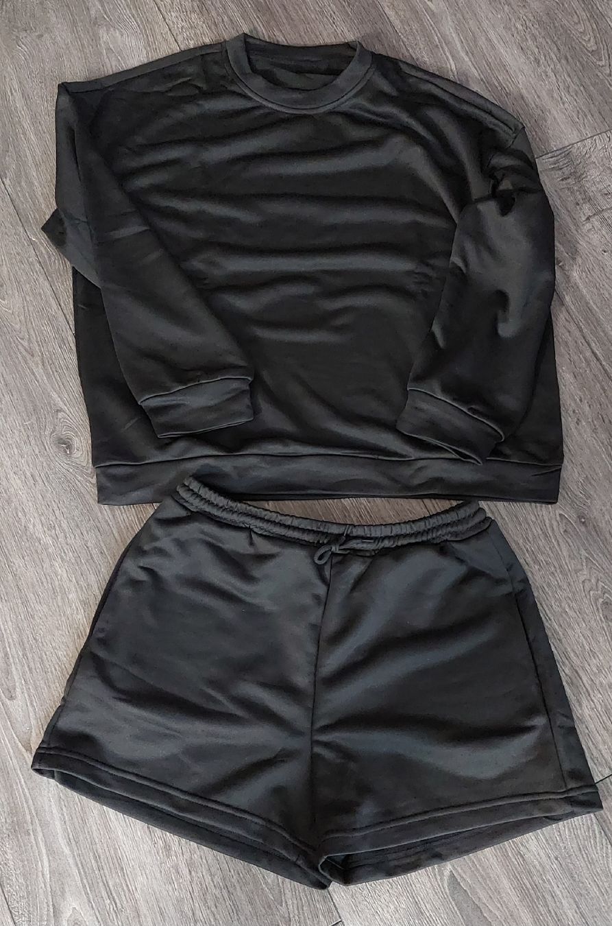 Lotti di vestiti: Schwarzer Lounge-Set, Sweatshirt & Shorts, bequem & s – Nuovo e nell'imballaggio originale da Gwatt (Thun) venduto da Letzte-Chance-III 6