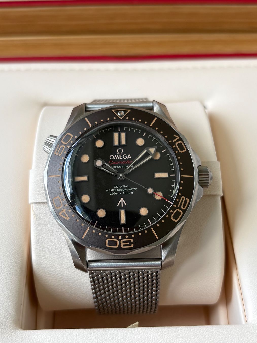 Omega Orologi: OMEGA Seamaster Diver 300M Titanium 007 Edition – Usato da Birsfelden venduto da Mynos