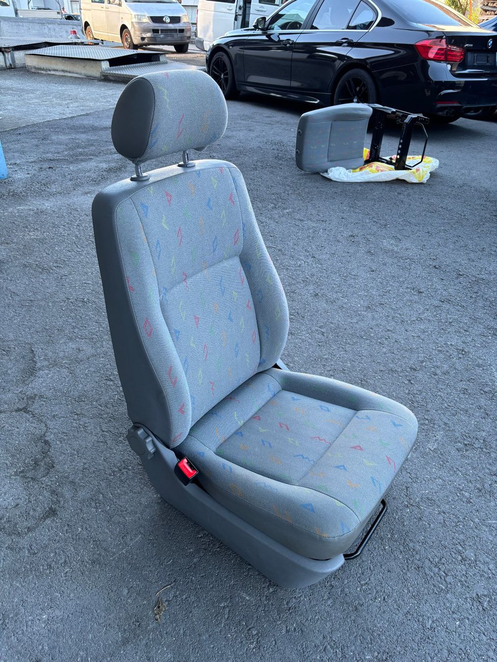 VW Tutti pezzi di ricambio auto: VW T5 Fahrersitz – Usato da Gams venduto da mir_n5kk 2
