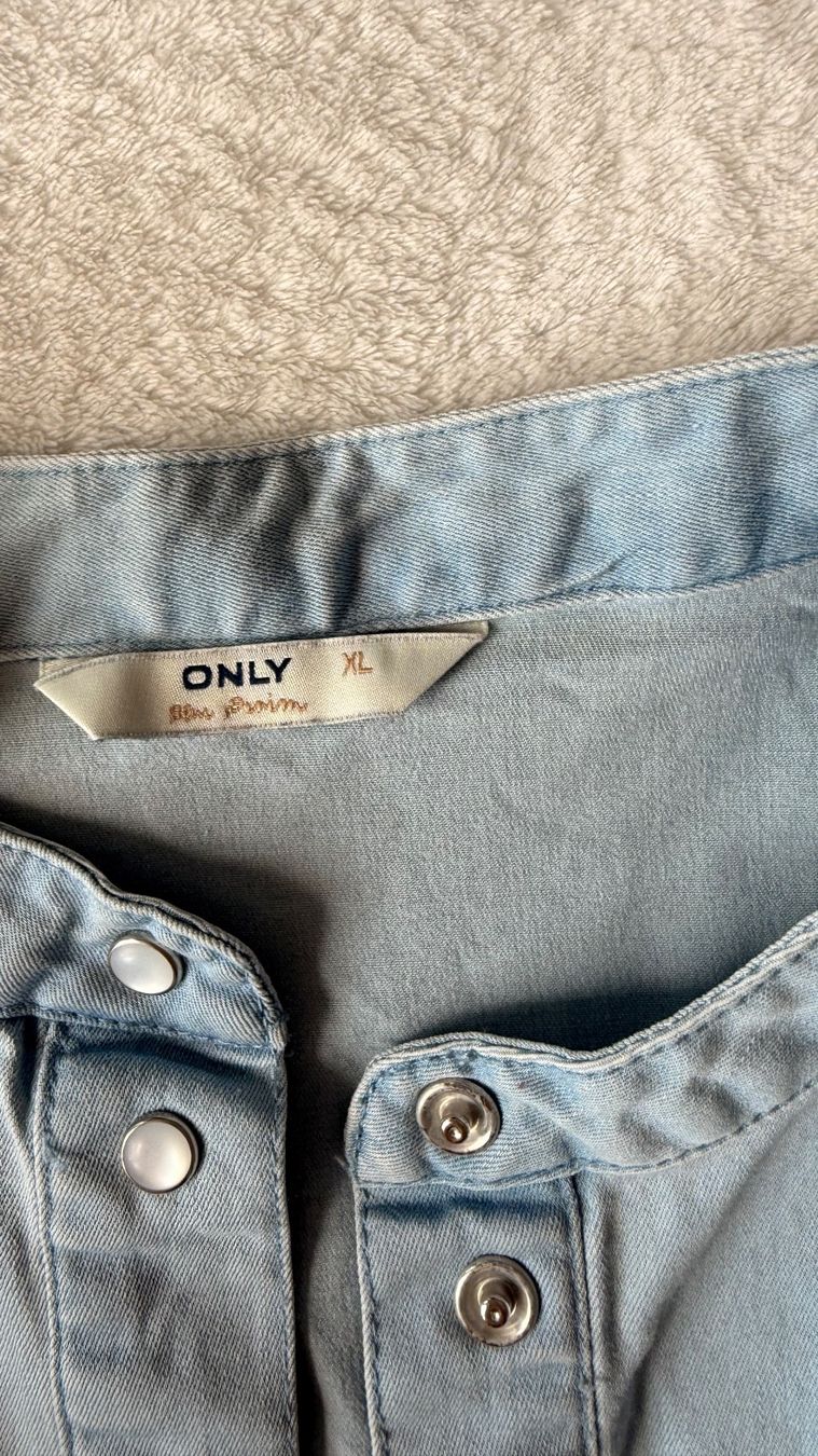 Only Chemisiers: Damen Hemdbluse ONLY hellblau Grösse XL – D'occasion à Warth par sue500