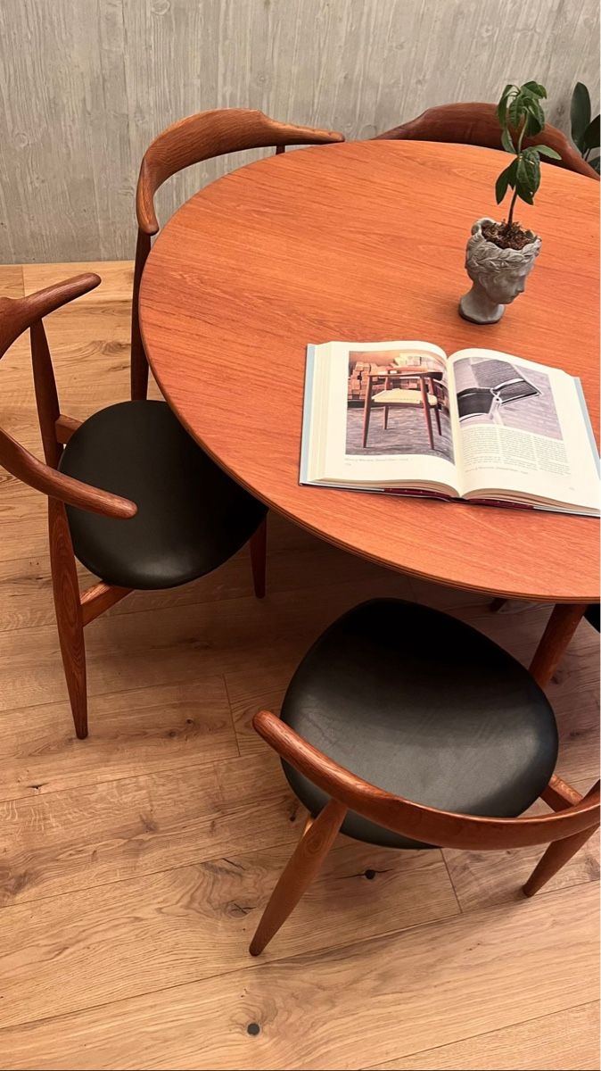 Tischset: Dänischer Esstisch mit Stühlen (Hans Wegner) – Gebraucht aus Küsnacht ZH von Quiti 3