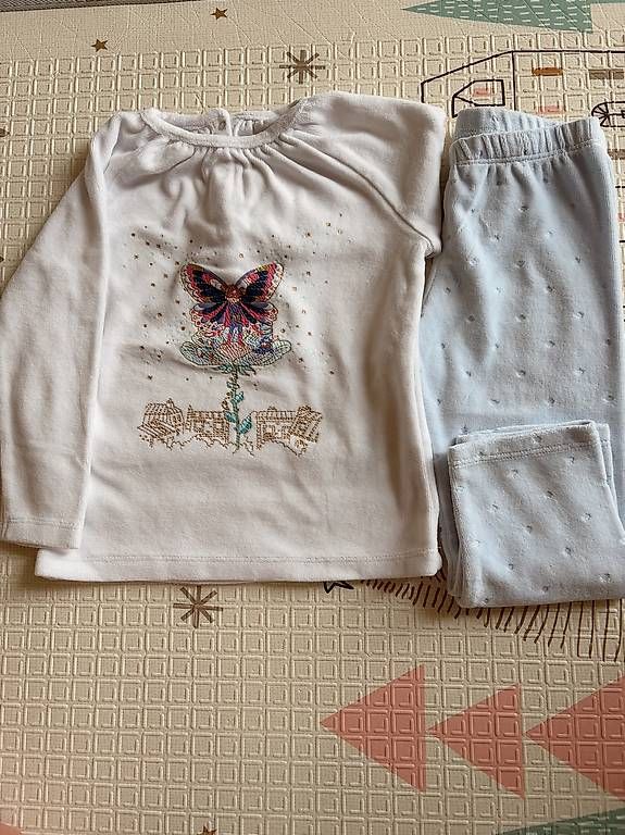 Pyjamas: Samt-Pyjama, Grösse 1 Jahr – D'occasion à Uster par sar_96xb
