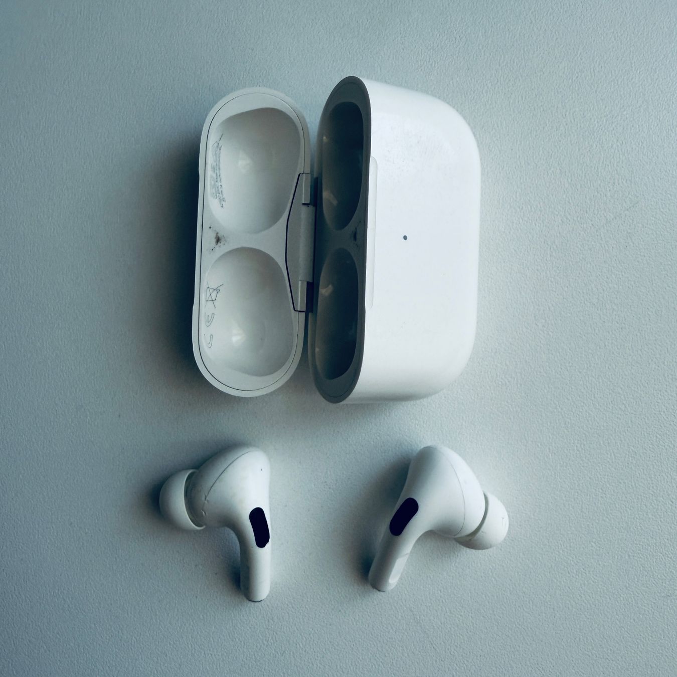 Apple Cuffie: Original Apple AirPods Pro 1 Gen. Wireless Case – Usato da Basel venduto da MY.AIRPODS.SHOP 1