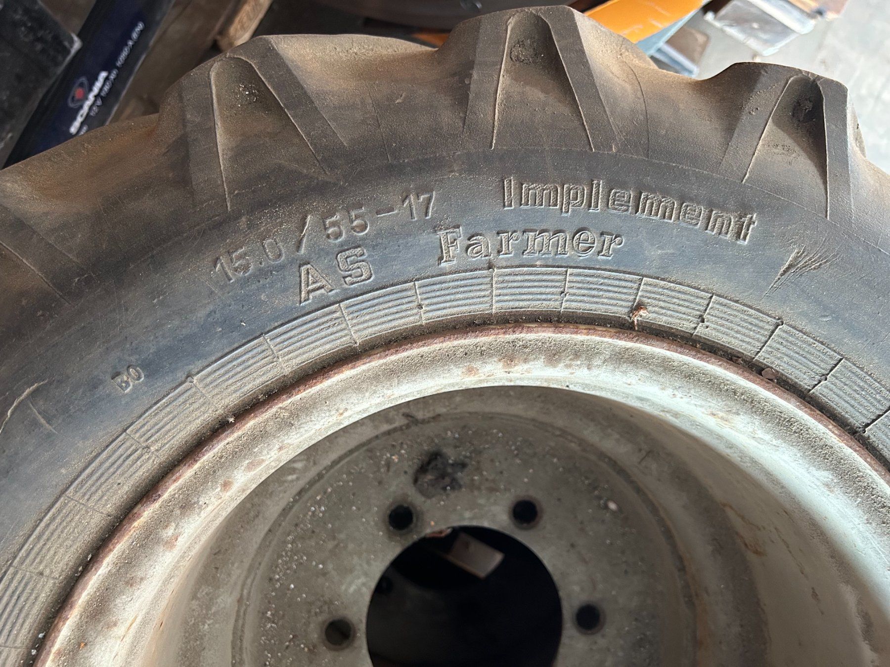 Traktoren: Pneu mit Felgen – Gebraucht aus Gommiswald von kl98 2