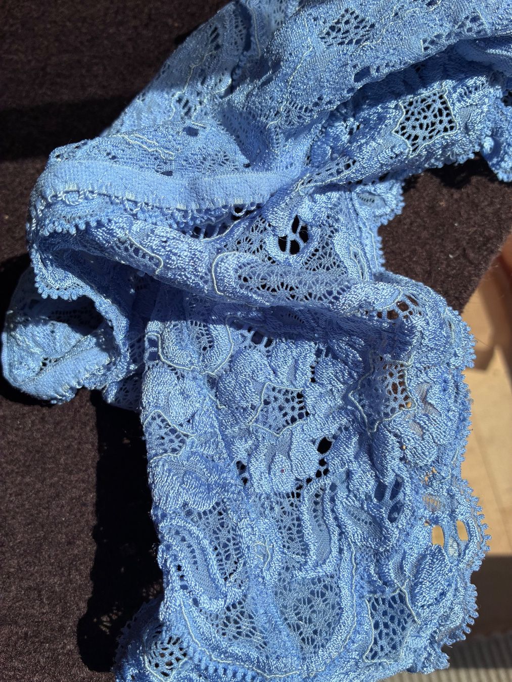 Altra biancheria intima: Hellblauer Tanga Spitzenslip von valisere – Usato da Alpnach Dorf venduto da marvo 1
