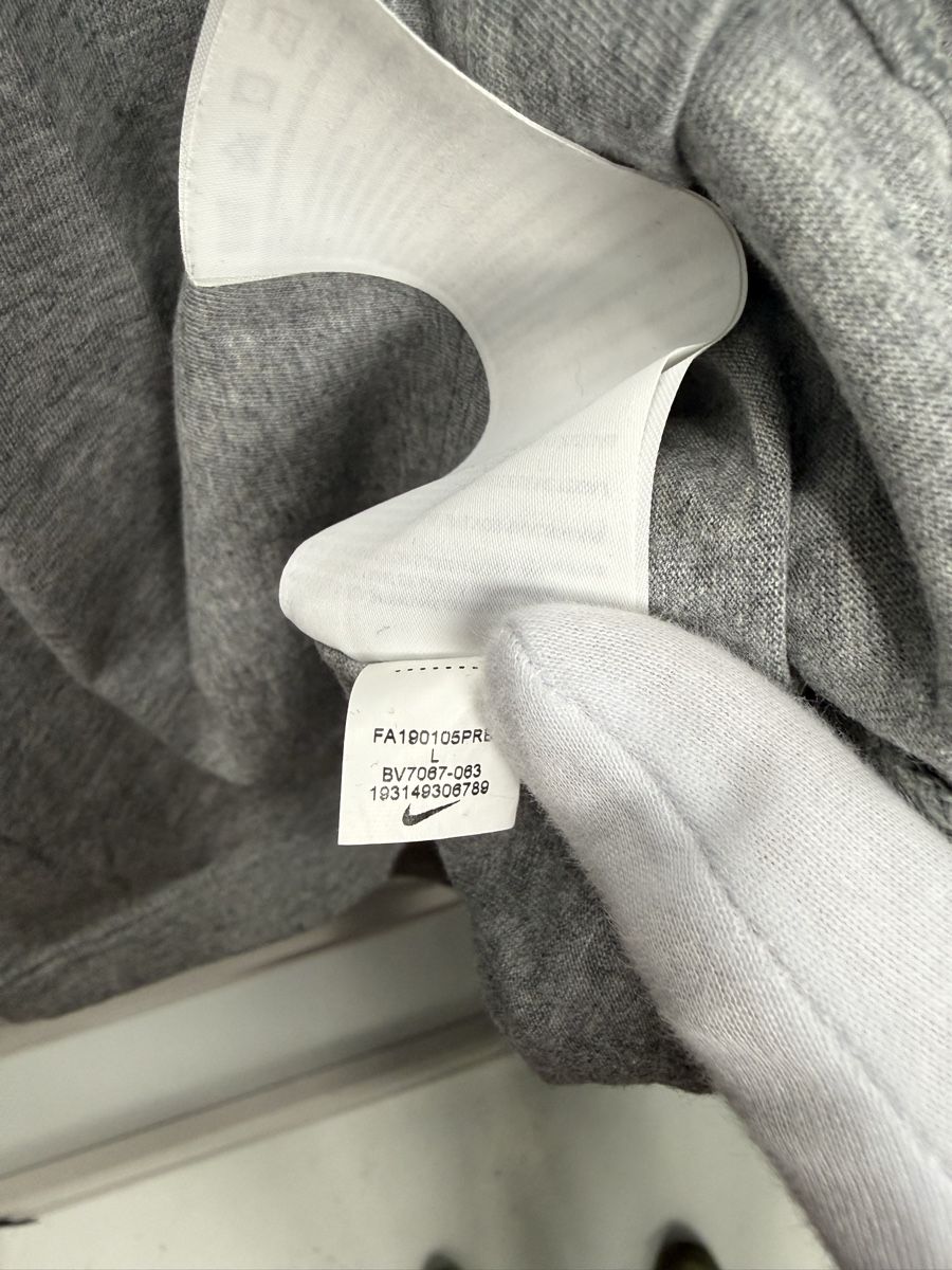 Nike T-shirts: Nike SB tee – D'occasion à Lausanne par Unehistoiredesapes 3