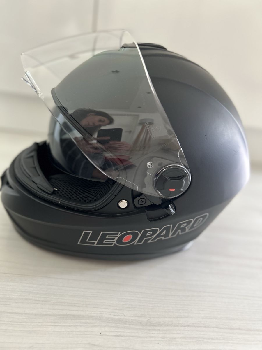 Caschi & visiere: Leopard XS Motorradhelm – Usato da Wallisellen venduto da sam_kf7w
