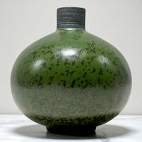 Anouk Bally à Thierrens - Vase céramique émaillée vert olive
