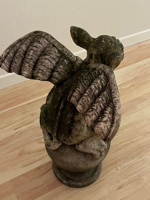 Skulpturen & Statuen: Fargoyle auf Kugel, Wächter – Gebraucht aus Kefikon ZH von Herrdergezeiten 2
