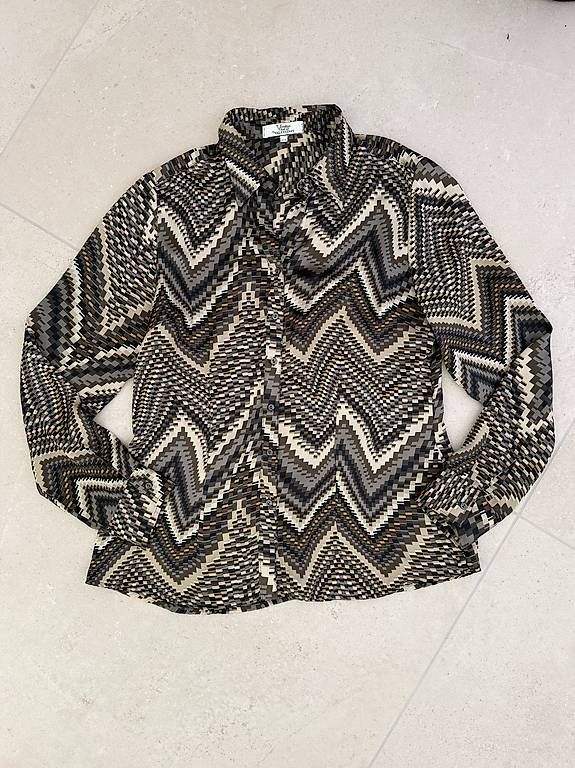 Chemisiers: ZigZag Bluse Gr. M-L – D'occasion à Merlischachen par GlamGarb 1