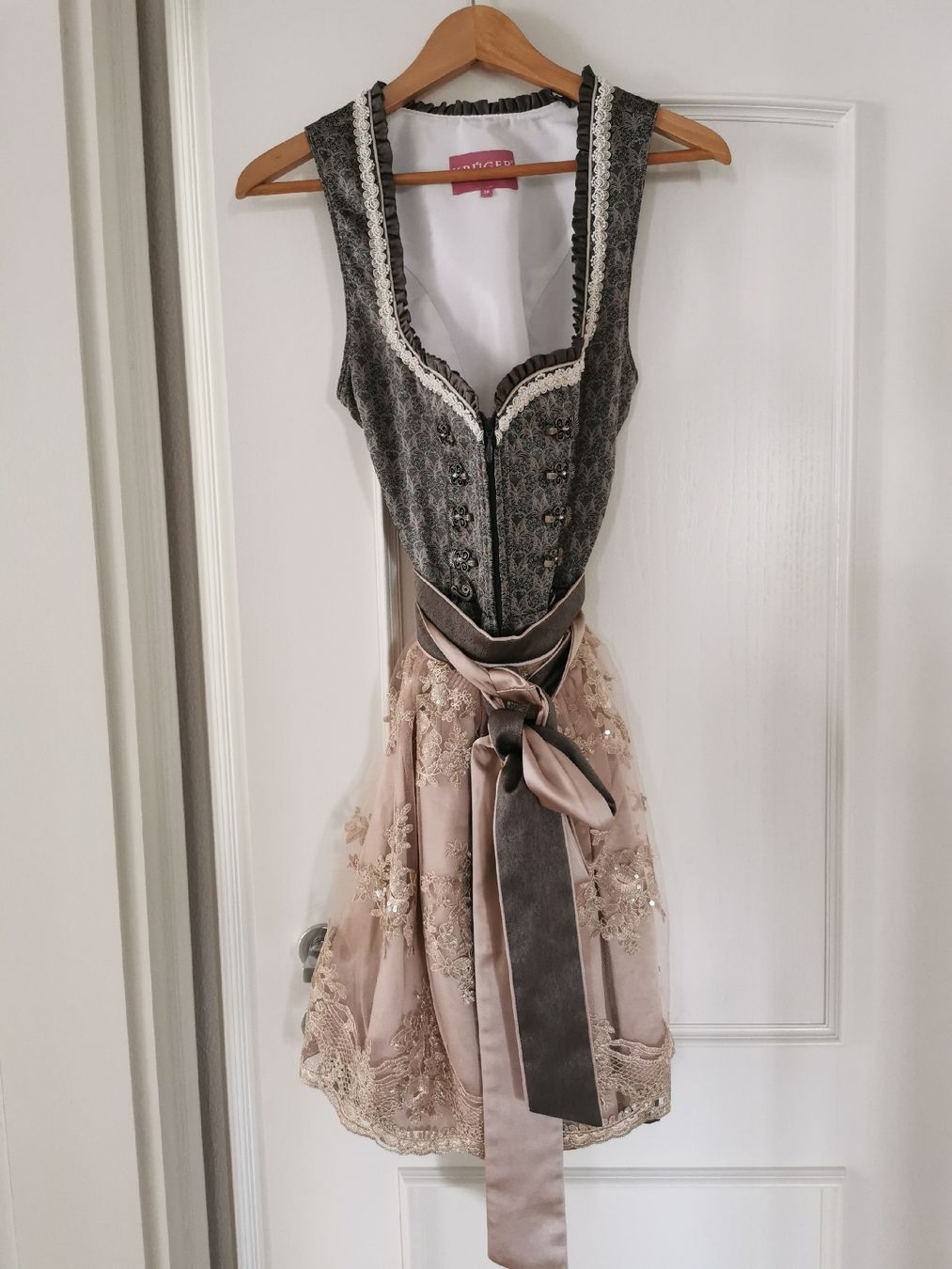 Krüger Vestiti: Edles Dirndl Krüger Madl Grösse 38 mit Bluse – Nuovo (secondo la descrizione) da Volketswil venduto da Colettecoco 2