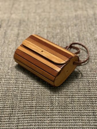 Einzigartige Holz-Clutch, nachhaltiger Stil!