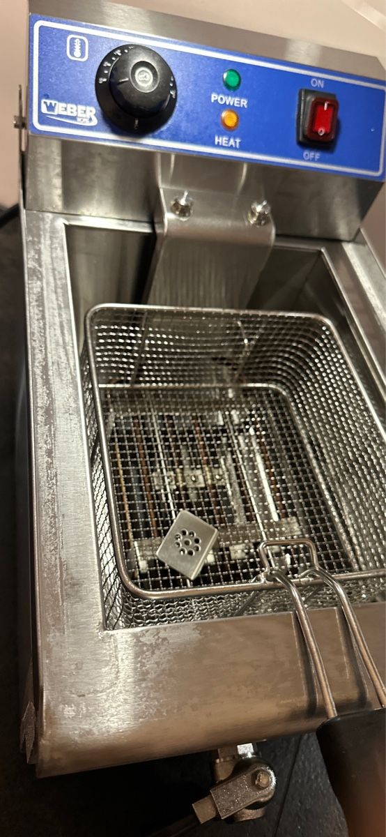 Weber Elettrodomestici da cucina: Fritteuse Weber Edelstahl  – Usato da Gähwil venduto da anjaoppermann 1
