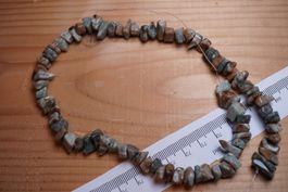 🌋 Splitter Strang   aus Bergeller Granat in Diopsidfels