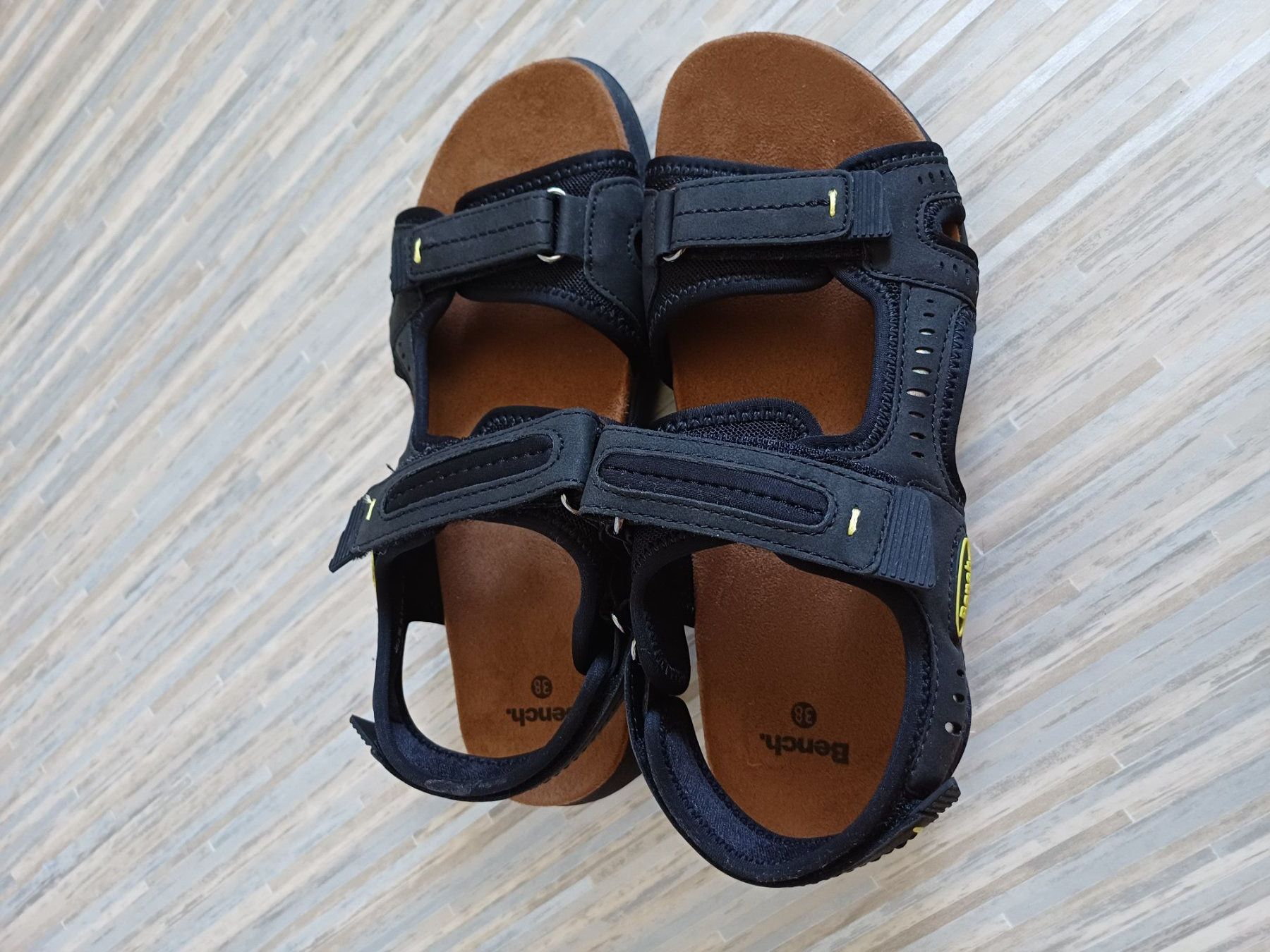 Bench Damenschuhe: Wander - Sandalen Marke Bench, schwarz Grösse 38 neu – Neu (gemäss Beschreibung) aus Baden von mel_k86j 1