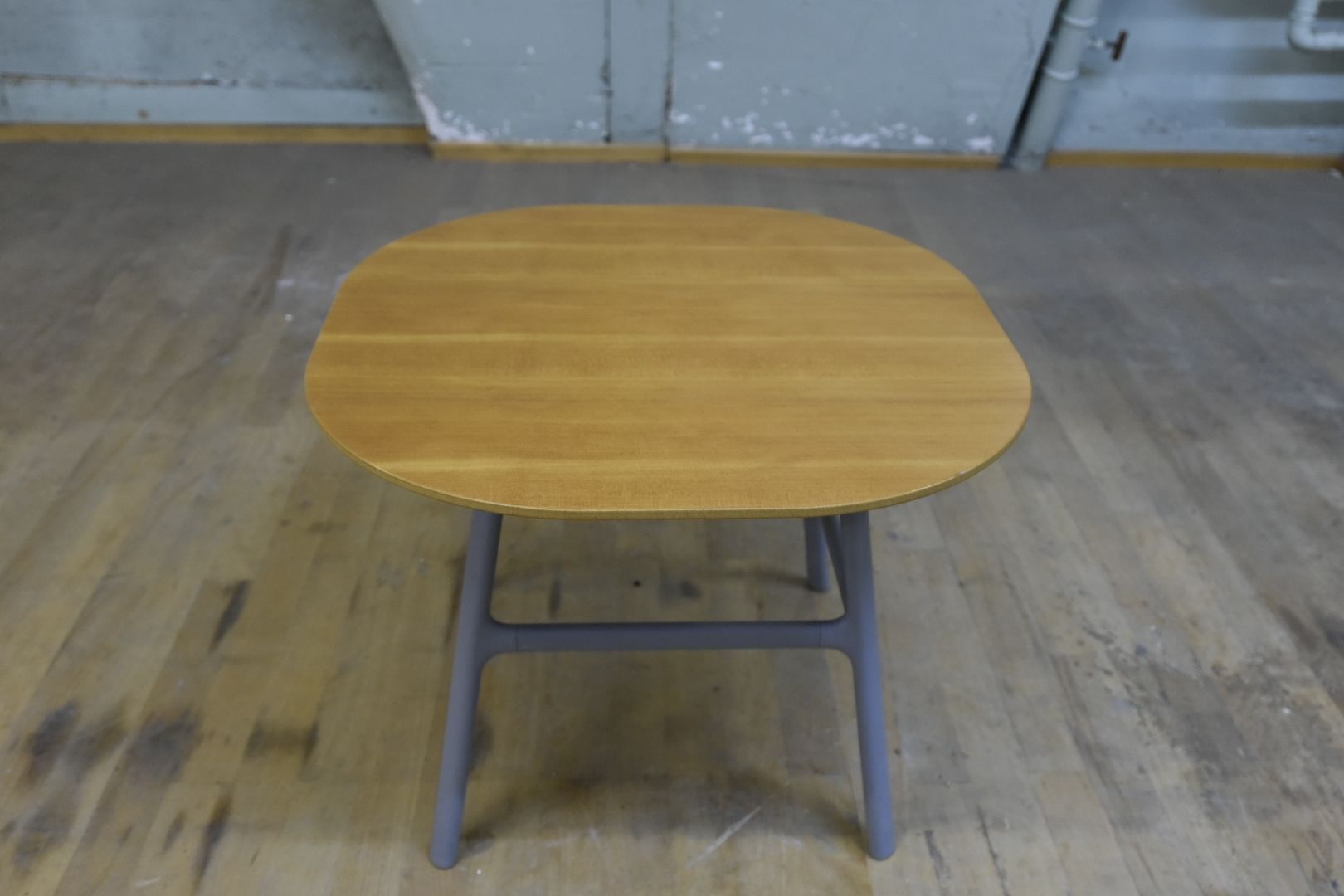 Fritz Hansen Tavoli: Fritz Hansen, Cecilie Manz Miniscule Couchtisch – Usato da Lichtensteig venduto da UsedINStore 1