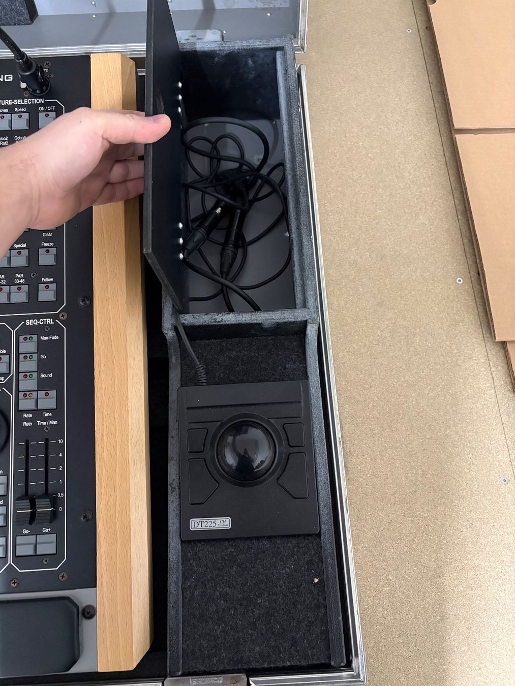 Console di mixaggio: JB Lighting Licon CX Tourpack – Usato da Wittenbach venduto da neftobias 2
