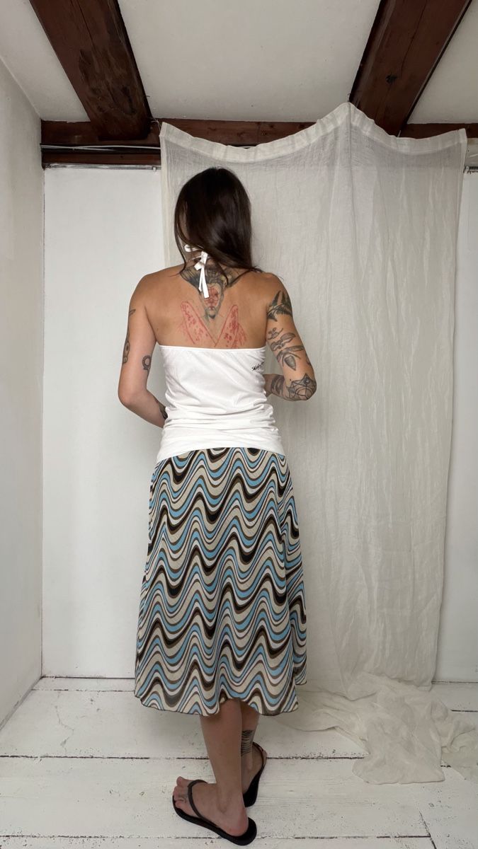 Top: Y2K white halter top – Usato da Knonau venduto da Grapesvintage 1