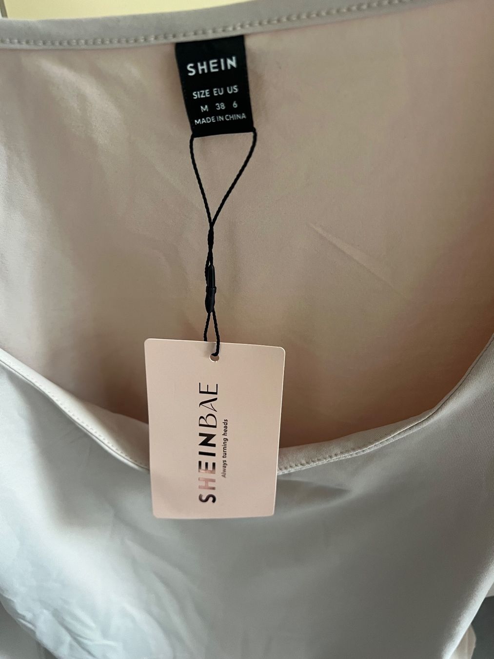 Shein Top: Shein Top – Nuovo e nell'imballaggio originale da Kirchberg BE venduto da lea_kb6y 1