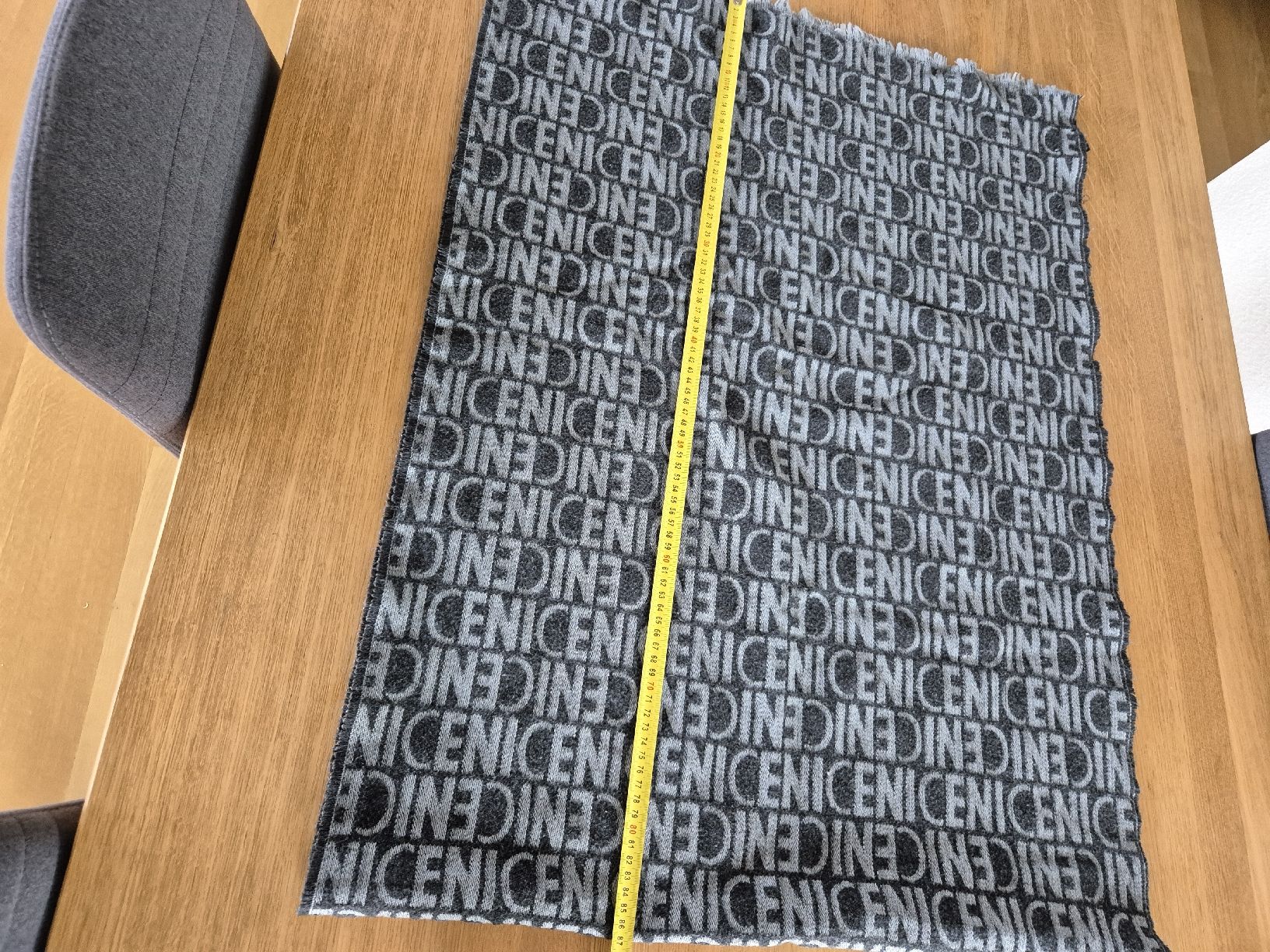 Hallhuber Foulard & Sciarpe: Hallhuber Schal "Nice" grau schwarz – Usato da Bern venduto da miruslav