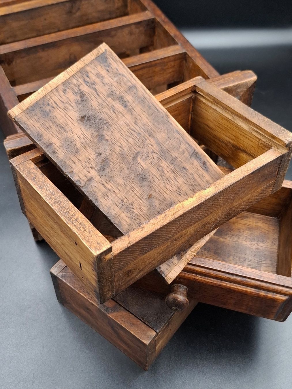 Dosen: Antike 1900 Mini Kommode aus Eiche rustikale Schmuckkästchen – Gebraucht aus Zürich von bruzolda 7