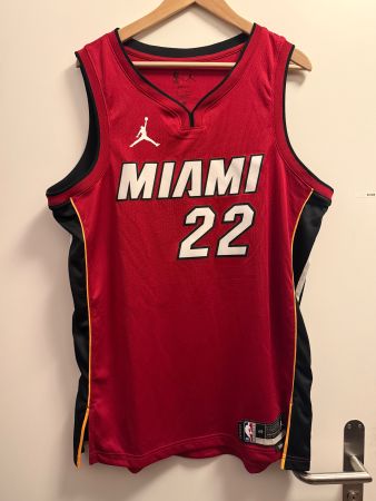 Lot de 4 maillots de baskets NBA