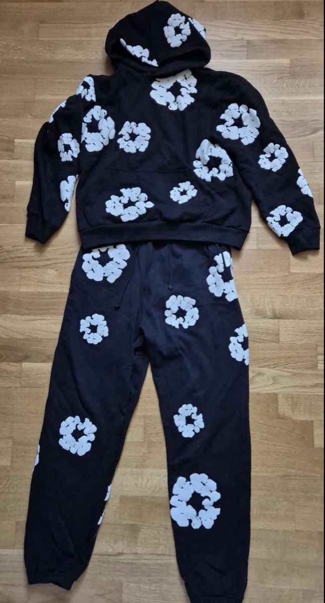 Lotti di vestiti: Denim Tears Jogginganzug Original – Nuovo (secondo la descrizione) da Bern venduto da lemo44