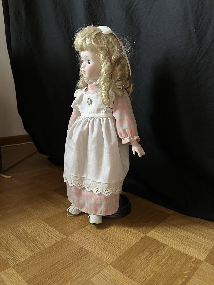 Bambole: Keramikpuppe mit blonden Locken, ca. 45 cm – Nuovo (secondo la descrizione) da Ehrendingen venduto da urscurs 3