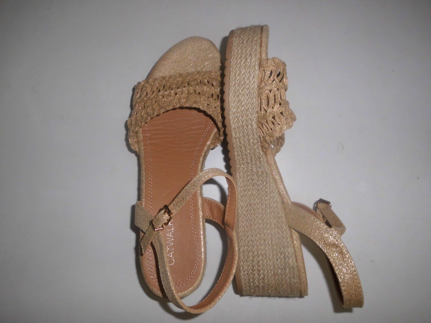 Damenschuhe: Sandale doré T. 41 – Neu (gemäss Beschreibung) aus Marin-Epagnier von Madja 1