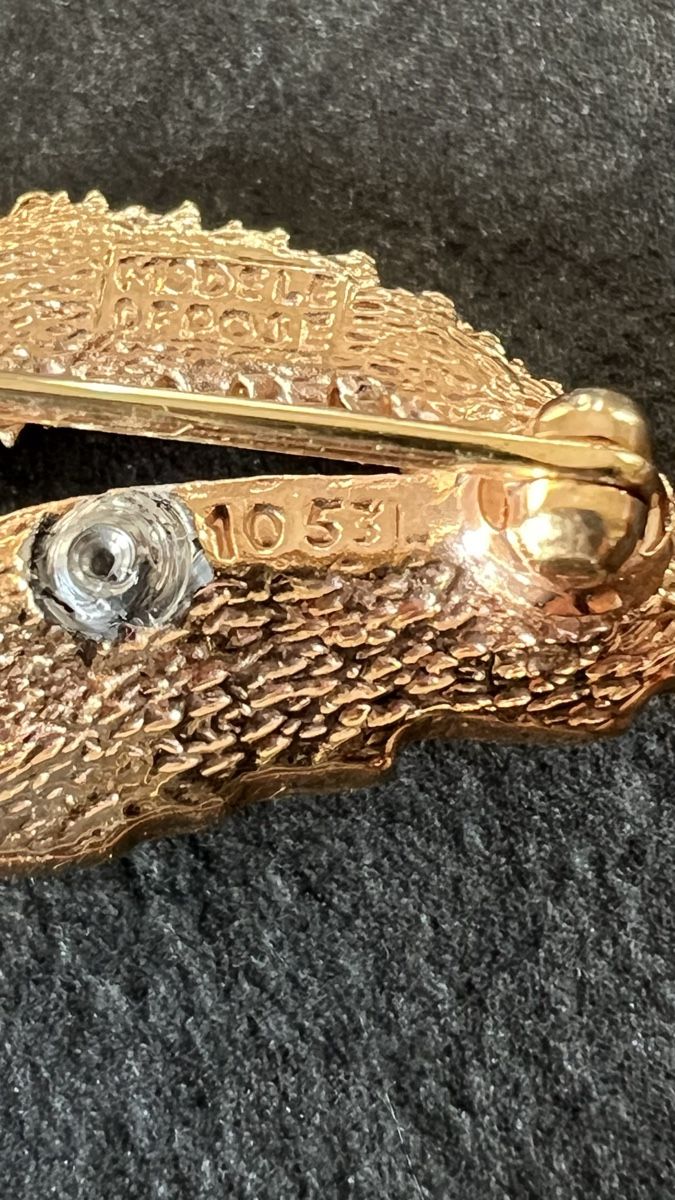 Spille & Fermagli: Broche vintage dorée strass feuille stylisée numérotée – Nuovo (secondo la descrizione) da Nyon venduto da stylevintage79 4