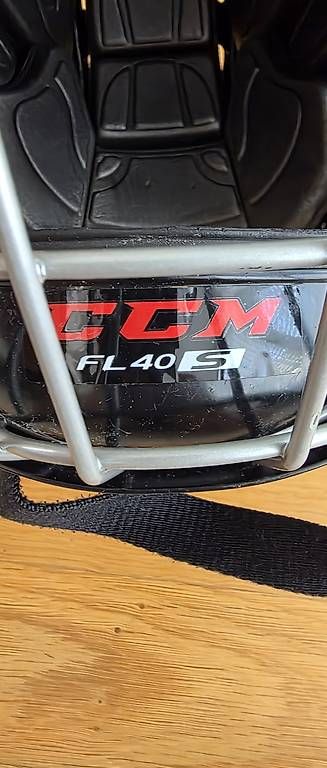 Helme: Kinder-Eishockeyhelm von CCM – Gebraucht aus Brunnen von Rodge 3