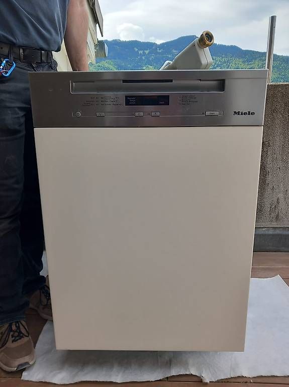 Machines à laver la vaisselle: Geschirrspüler Miele 55 cm – D'occasion à Grüsch par aconze 4