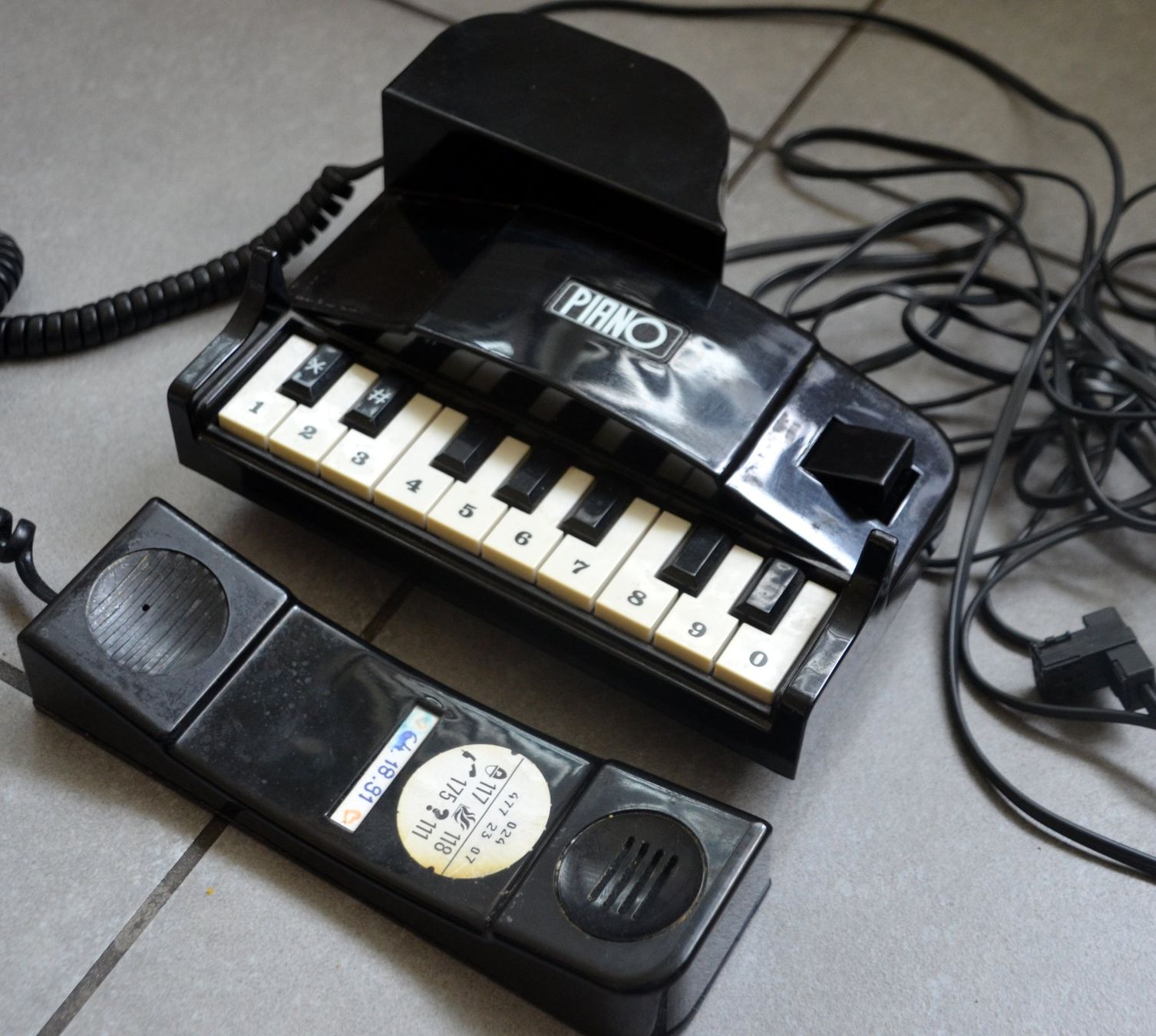 Telefone: Telefon / Téléphone Piano – Gebraucht aus Collonges von arashee 4