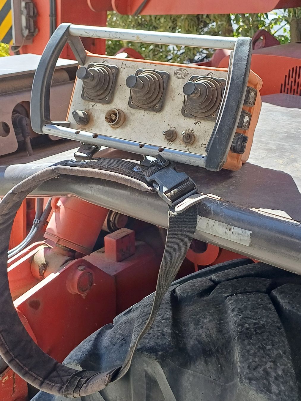 Manitou Grues: manitou mrt 1850 frisch ab mfk mit seilwinde und zubehör – D'occasion à Châtillon par Holzbau777 3