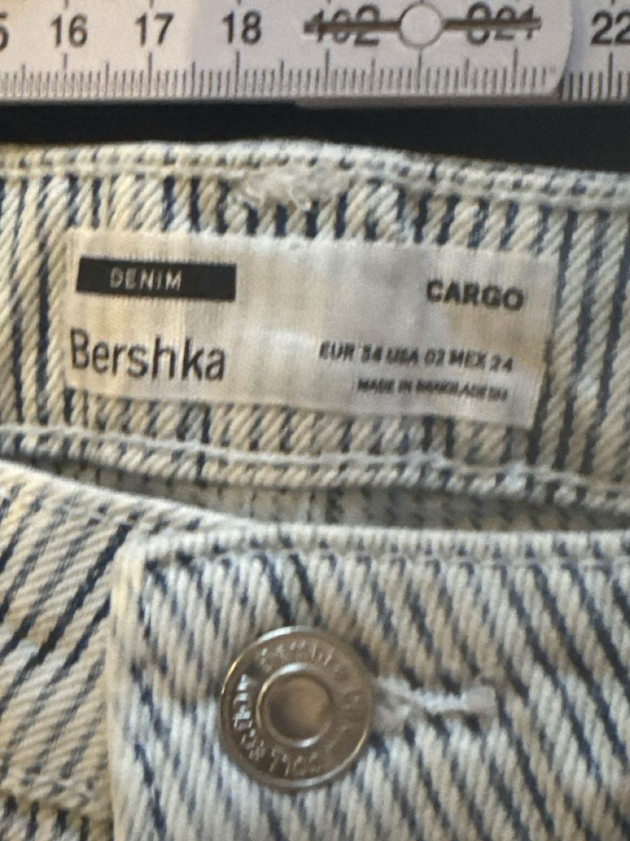 Bershka Jeans: BERSHKA Jeans Gr 34 – D'occasion à Rüti ZH par Sugus99 3