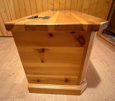 Coffre / bahut en bois massif  style chalet