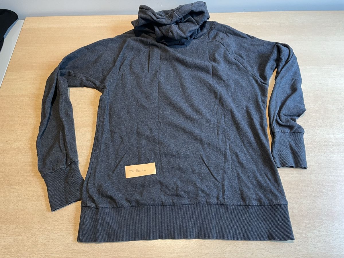 Lotti di vestiti: Set de 4 pulls hoodies taille M – Usato da Romont FR venduto da cat_j6ww 6