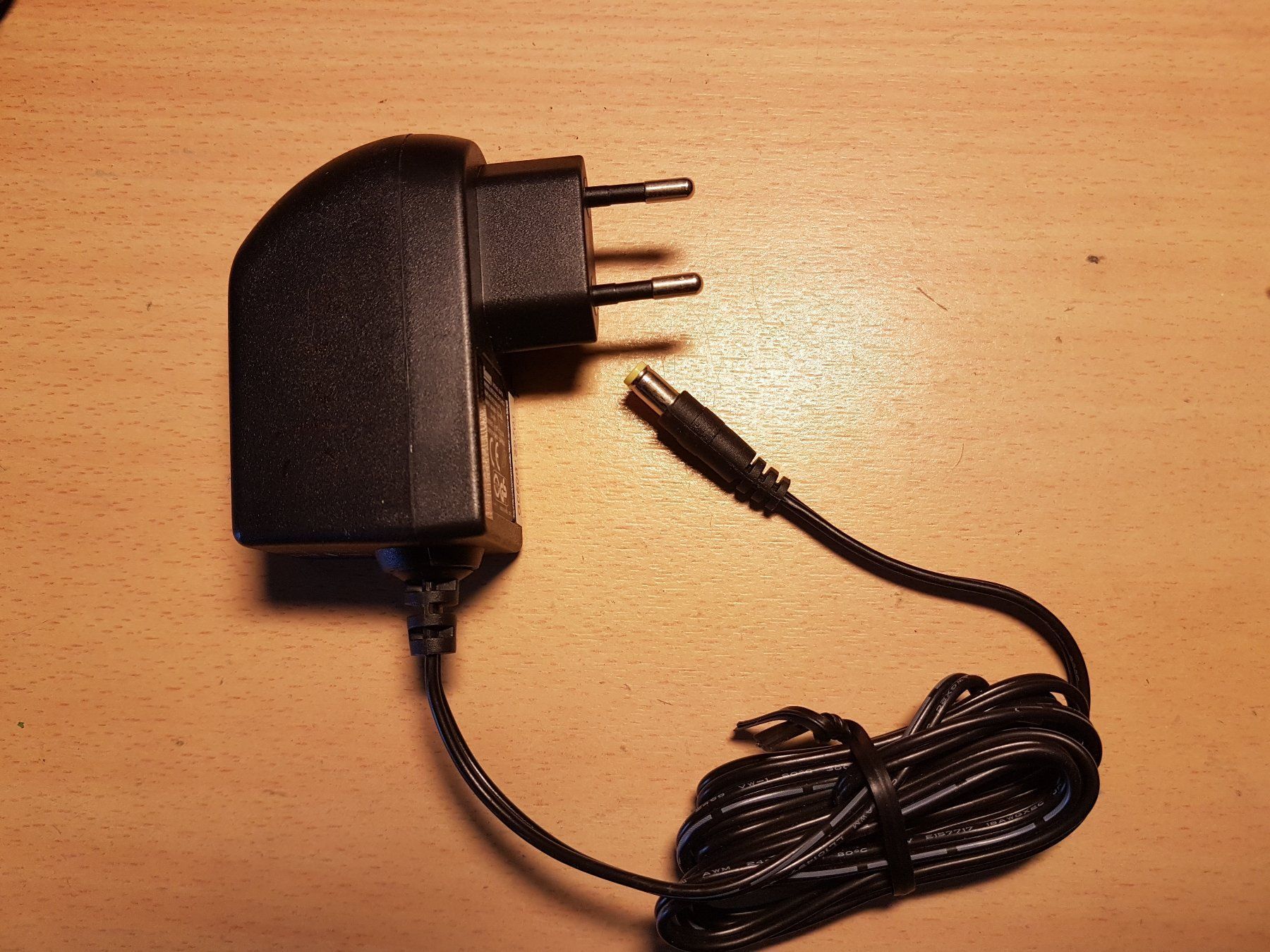 Laufwerke & Adapter: Transformateurs 240/12V (d) – Gebraucht aus Marin-Epagnier von Riccardo04