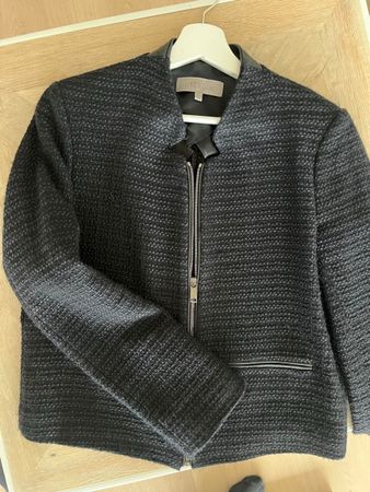 Uterqüe Bouclé Jacke in schwarz