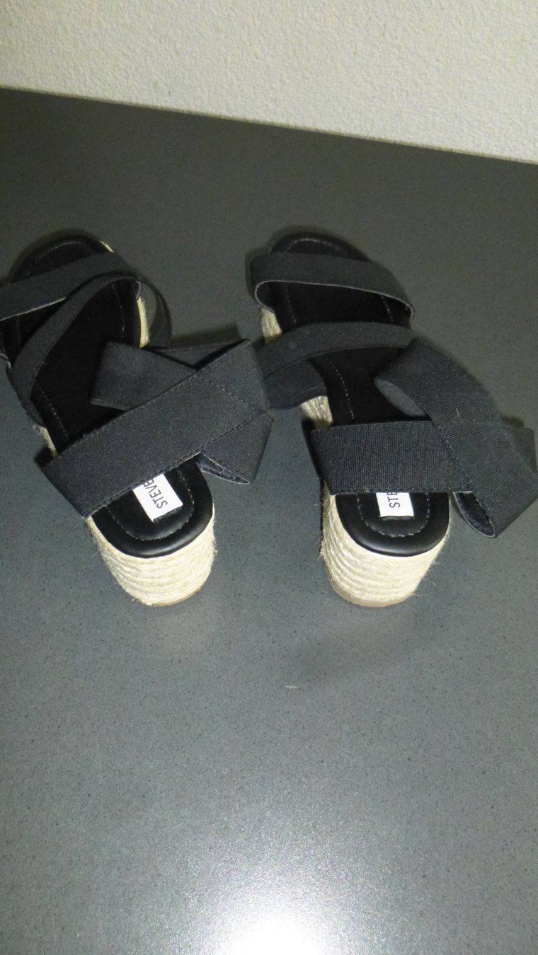 Steve Madden Damenschuhe: Schwarze Steve Madden Keilsandalen Gr. 38 – Neu (gemäss Beschreibung) aus Triengen von misterpicknicker 2