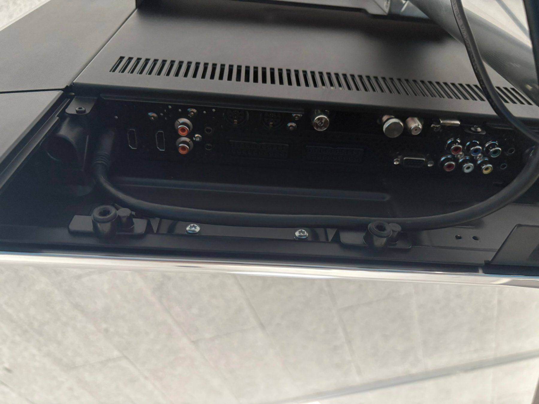 Bang & Olufsen Televisori: Beovision 10-32 auf hohem Standfuss – Usato da Hochdorf venduto da av-electronics 7