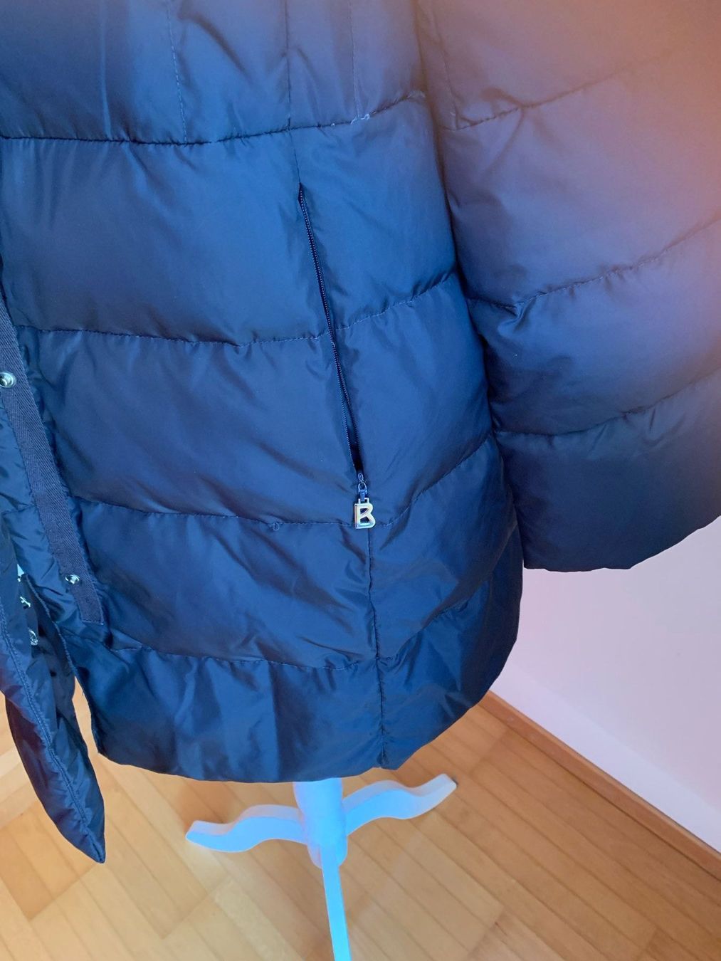 Bogner Manteaux: BOGNER blauer Daunenmantel Gr. 40 – D'occasion à Meiringen par littlered-ridinghood 1