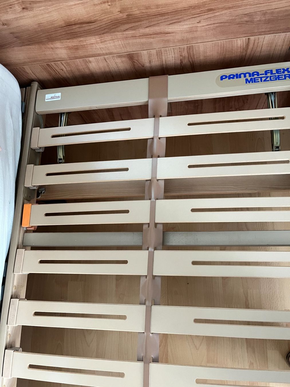 Letti: Doppelbett mit Lattenrost. Mit integrierte Beleuchtung. – Usato da Aristau venduto da Alkymia 4